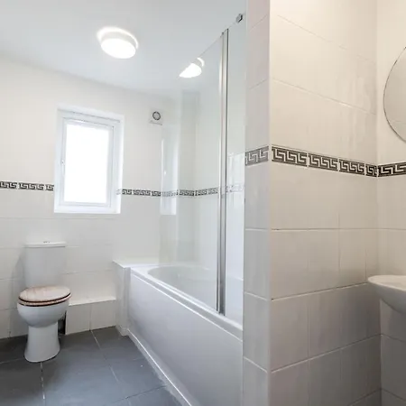 October Disc - Long - Contractors - Frances Mews Appartement Bristol