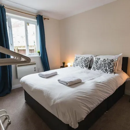 October Disc - Long - Contractors - Frances Mews Bristol