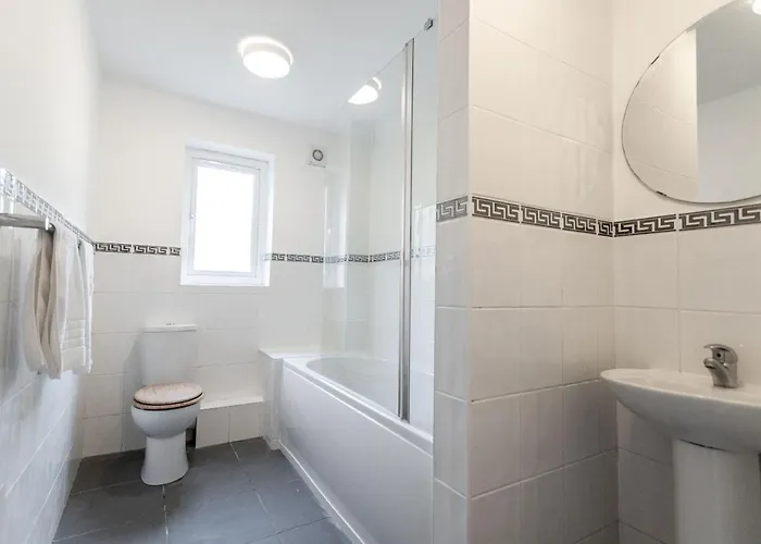 October Disc - Long - Contractors - Frances Mews Apartment Bristol