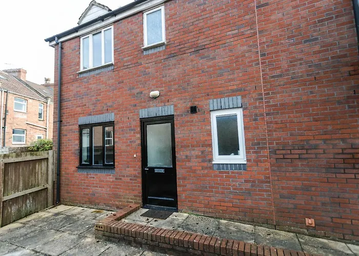 October Disc - Long - Contractors - Frances Mews Apartment Bristol