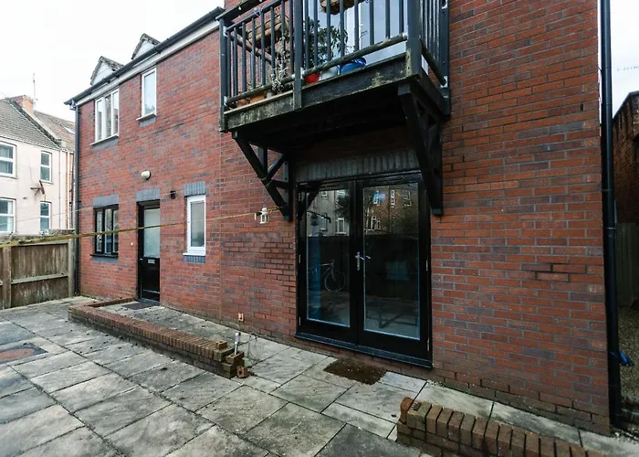 October Disc - Long - Contractors - Frances Mews * Bristol