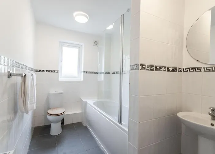 October Disc - Long - Contractors - Frances Mews Apartment Bristol