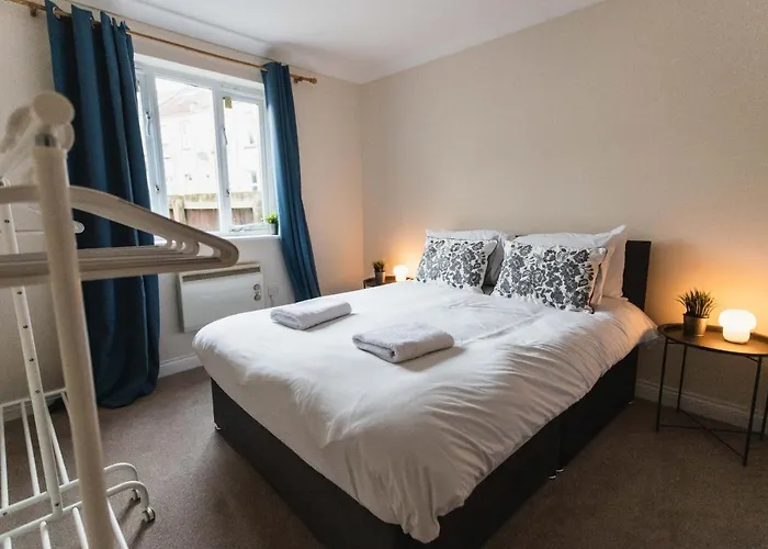 October Disc - Long - Contractors - Frances Mews Bristol