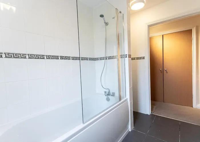 October Disc - Long - Contractors - Frances Mews Bristol