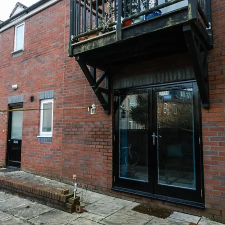 October Disc - Long - Contractors - Frances Mews Apartment