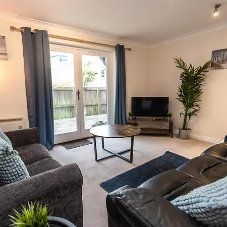 October Disc - Long - Contractors - Frances Mews Apartman *