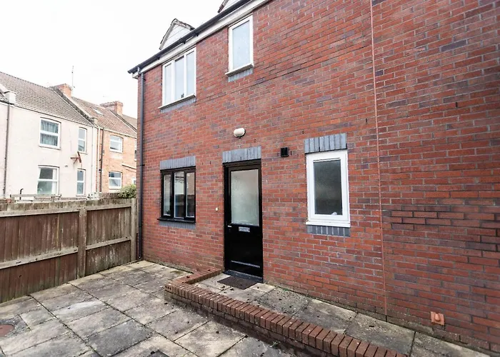 דירה October Disc - Long - Contractors - Frances Mews *