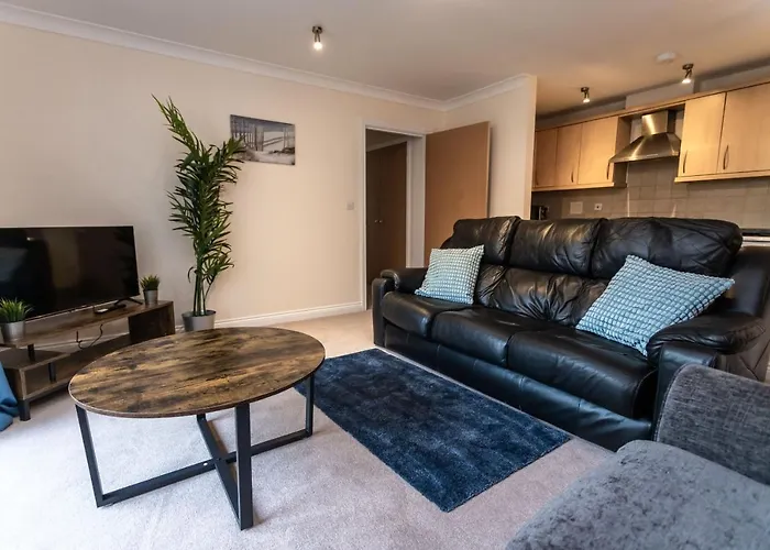 October Disc - Long - Contractors - Frances Mews דירה