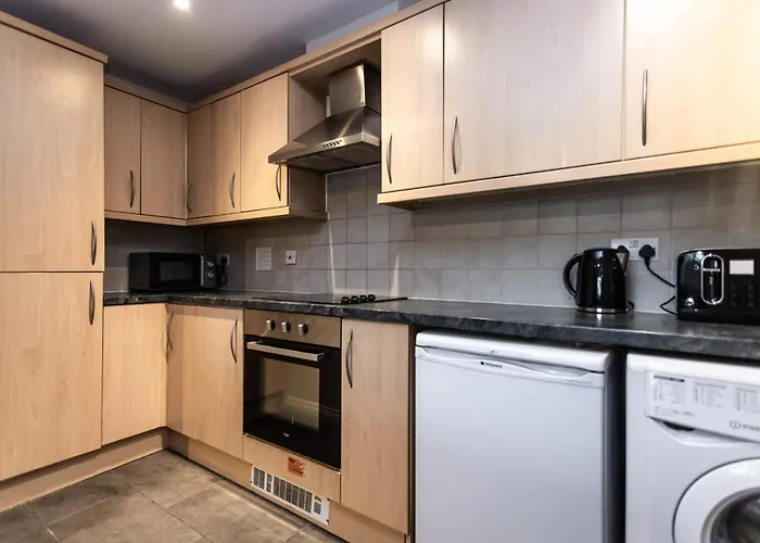 דירה October Disc - Long - Contractors - Frances Mews *